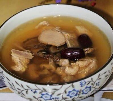 田七炖鸡的做法