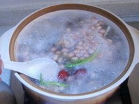 腊味花生炖猪蹄的做法
