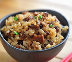 黑糯米油饭的做法