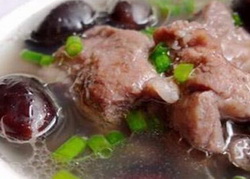 黑豆排骨汤的做法