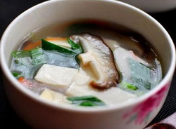 菇菇豆腐汤的做法