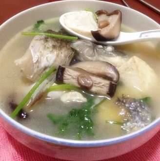 香菇豆腐鲫鱼汤的做法