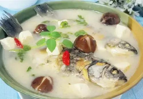 香菇豆腐鲫鱼汤的做法