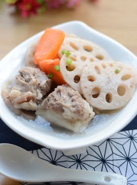 莲藕炖排骨的做法